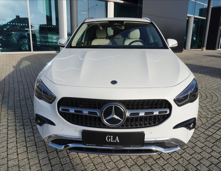 Mercedes-Benz GLA 2