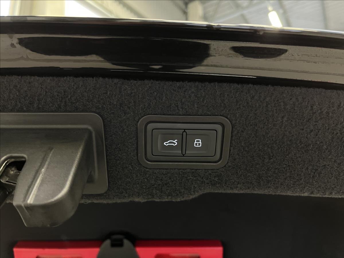 Audi S8 Sedan / Limuzína 4,0 l 420 kw