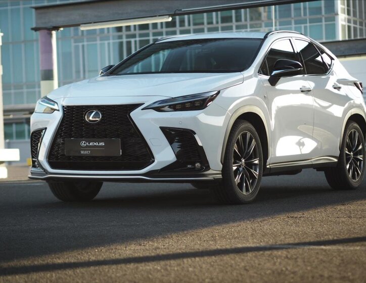 Lexus NX 450h plus 1