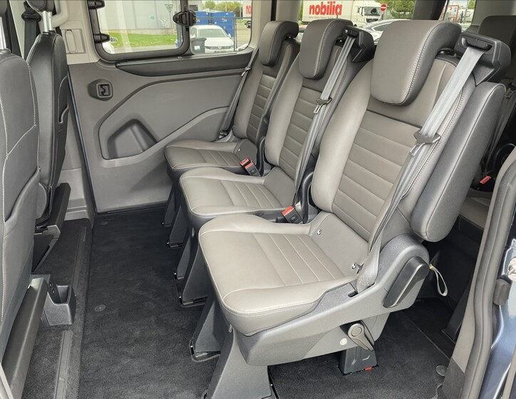 Ford Tourneo Custom 23