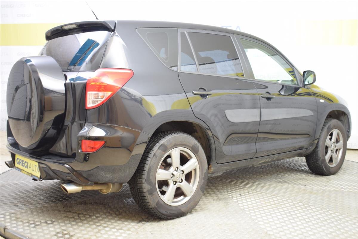 Toyota RAV4 SUV 2,0 l 112 kw