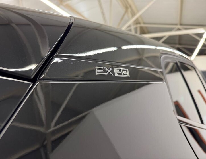Volvo EX30 SUV / Terénní 0,0 200 kw
