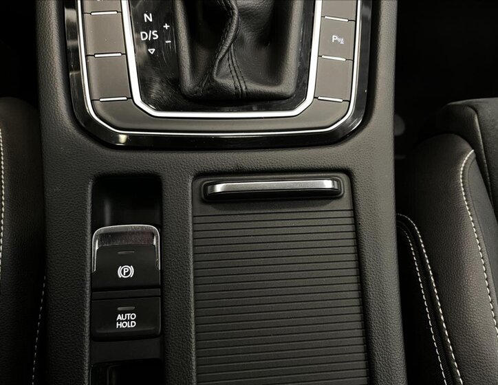 Volkswagen Passat Sedan 1,5 l 110 kw