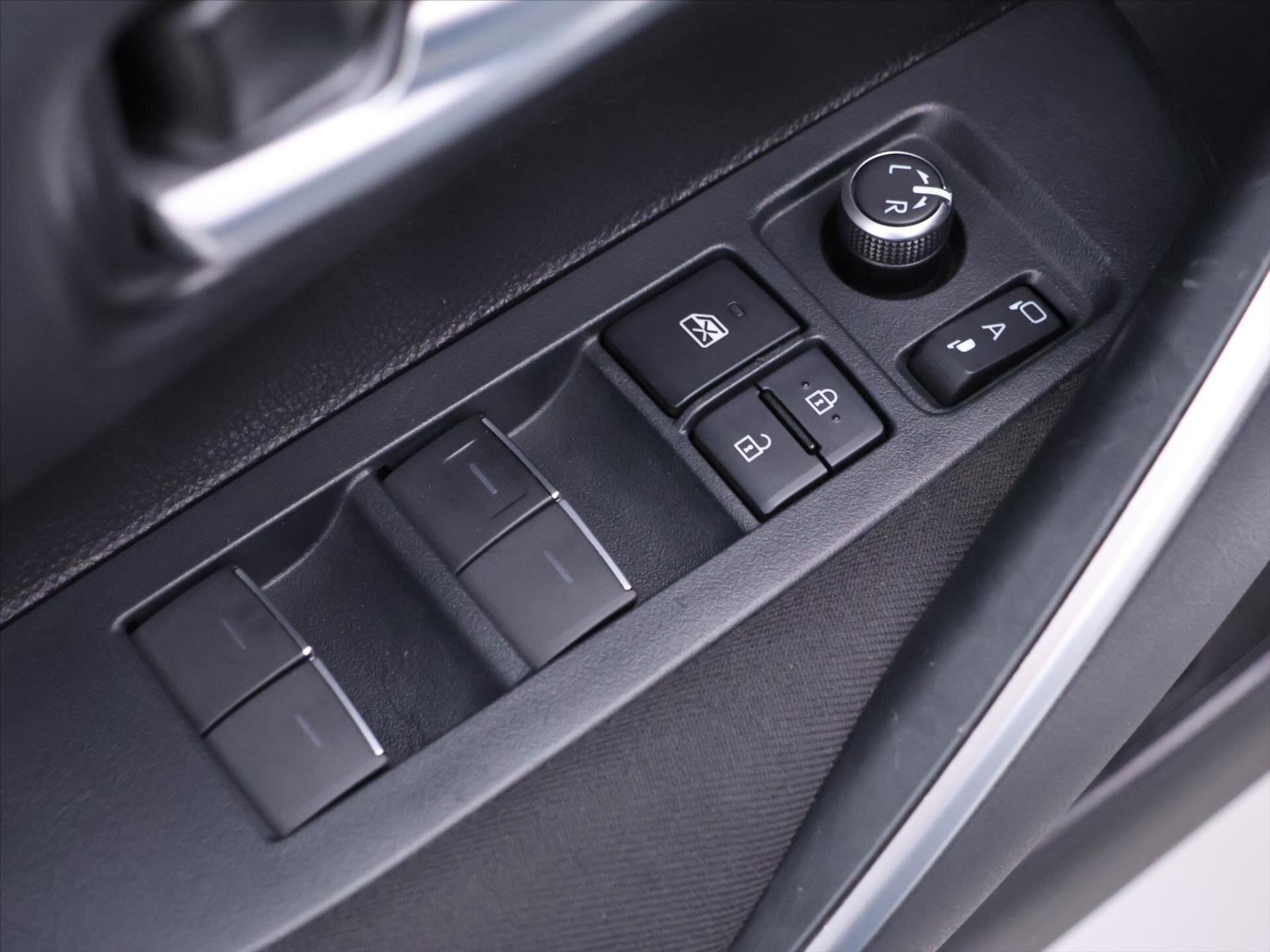 Toyota Corolla Sedan / Limuzína 1,5 l 92 kw