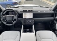 Land Rover Defender 17