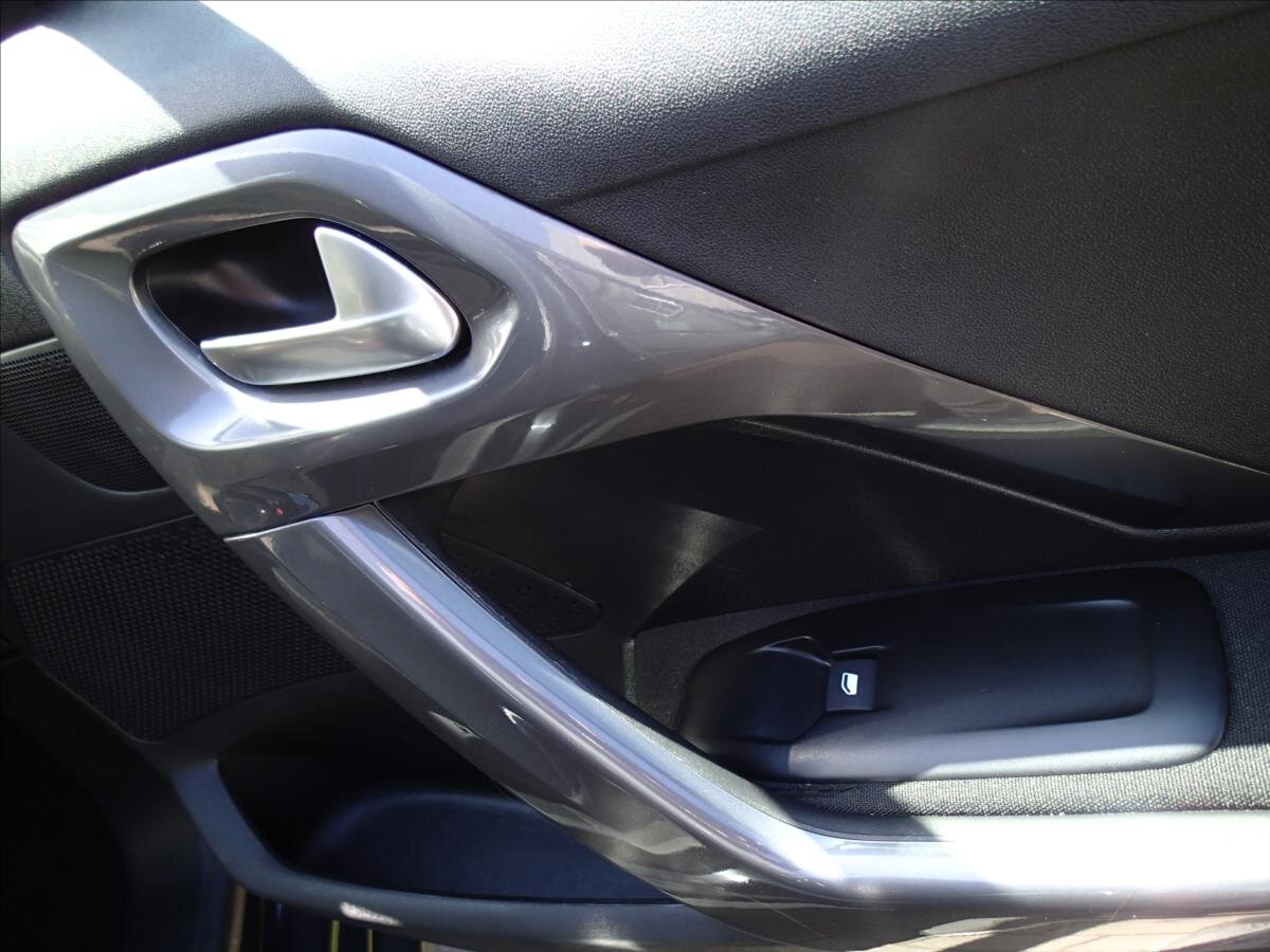 Peugeot 2008 Kombi 1,2 l 61 kw