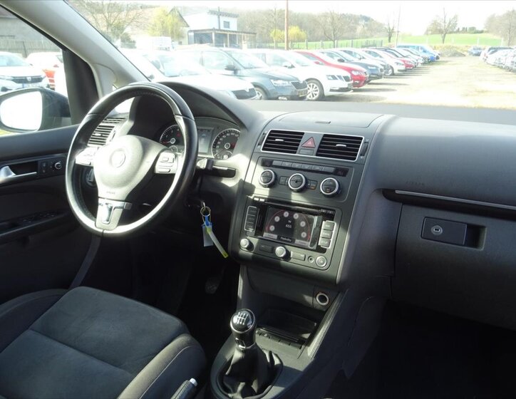 Volkswagen Touran MPV 1,2 l 77 kw