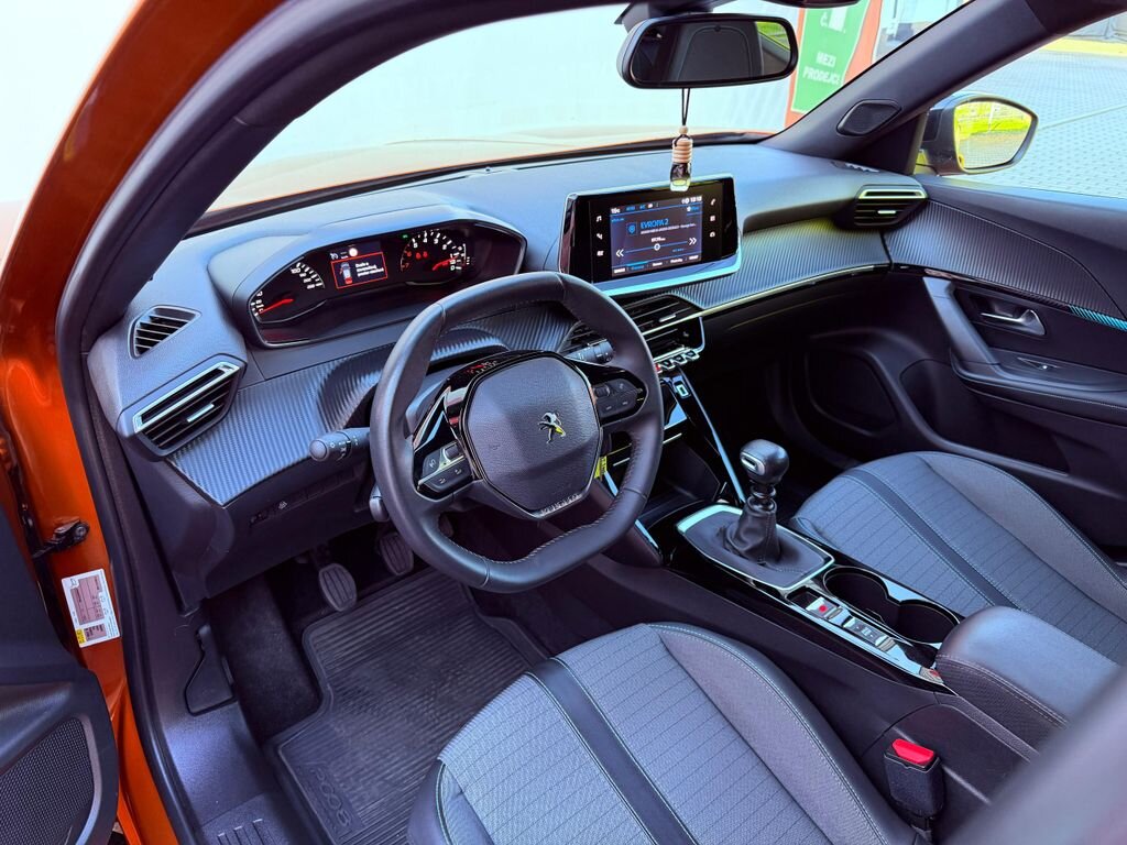 Peugeot 2008 Hatchback 1,2 l 74 kw