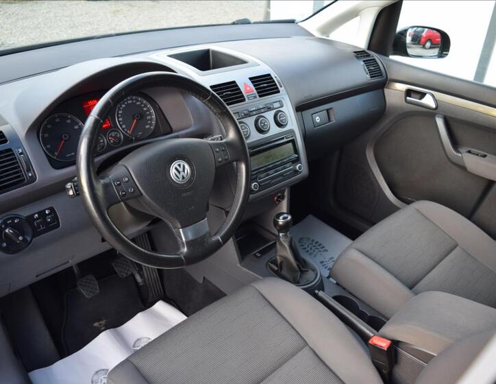 Volkswagen Touran 16