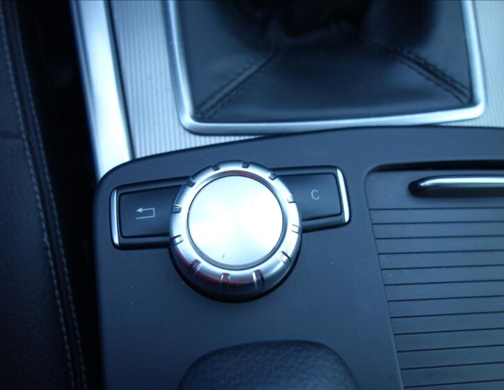 Mercedes-Benz Třídy E 28