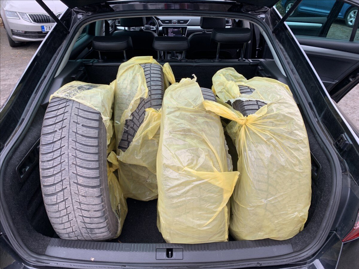 Škoda Superb Sedan / Limuzína 1,5 l 110 kw