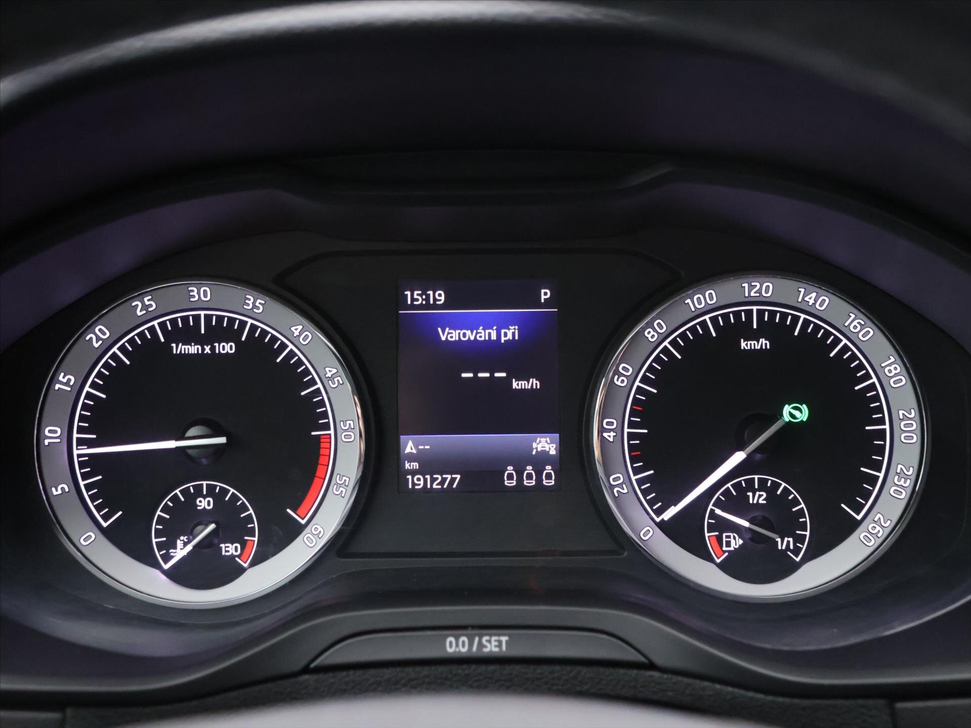 Škoda Karoq SUV / Terénní 1,6 l 85 kw