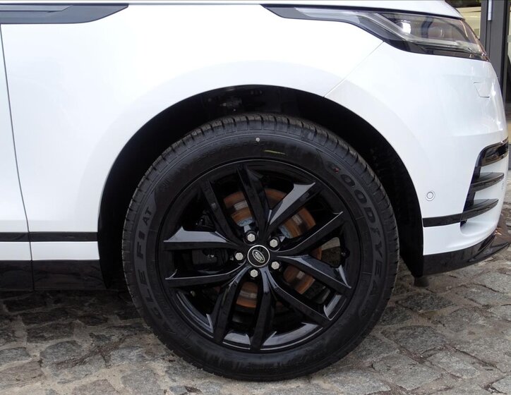 Land Rover Range Rover Velar SUV / Terénní 2,0 l 150 kw