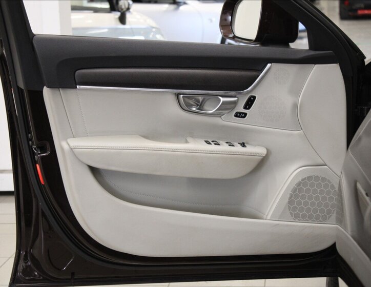 Volvo V90 Kombi 2,0 l 177 kw