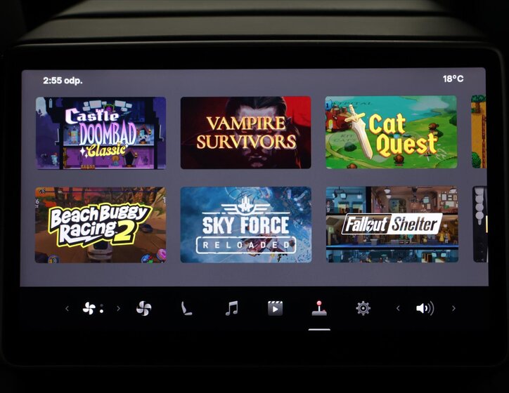 Tesla Model 3 Sedan / Limuzína 0,0 208 kw