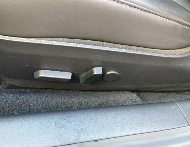 Tesla Model 3 Sedan 0,0 208 kw