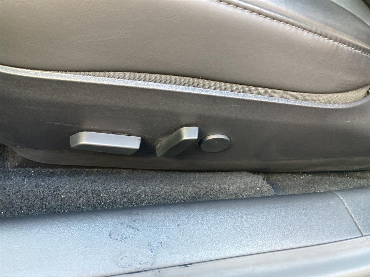 Tesla Model 3 Sedan 0,0 208 kw