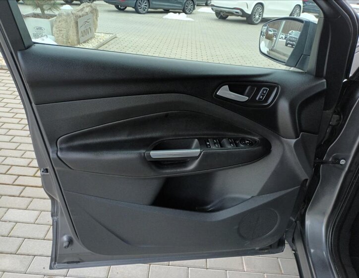 Ford Kuga SUV 1,6 l 110 kw