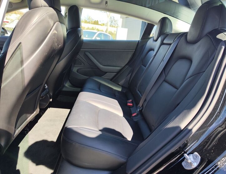 Tesla Model 3 Sedan / Limuzína 0,0 155 kw