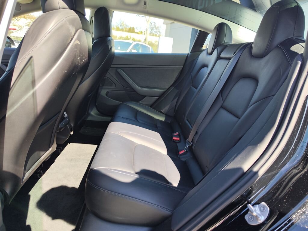 Tesla Model 3 Sedan / Limuzína 0,0 155 kw