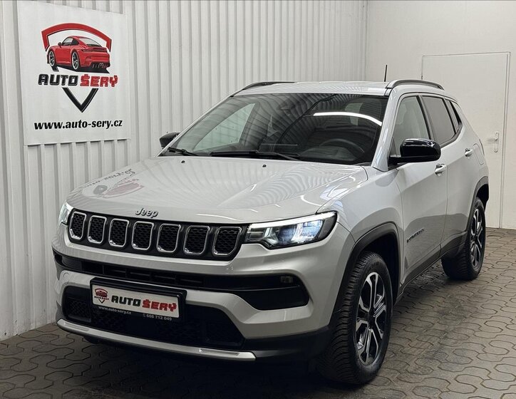 Jeep Compass SUV / Terénní 1,3 l 140 kw