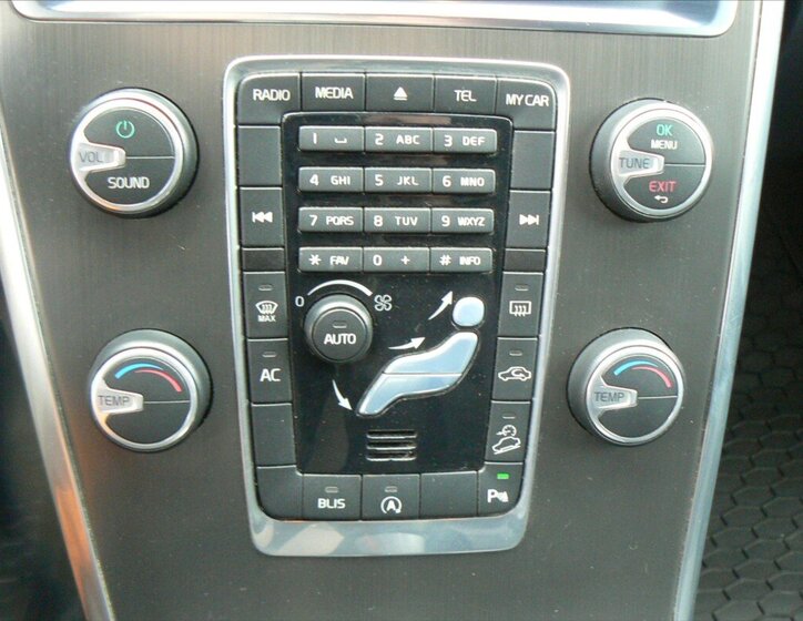 Volvo XC60 SUV 2,4 l 120 kw