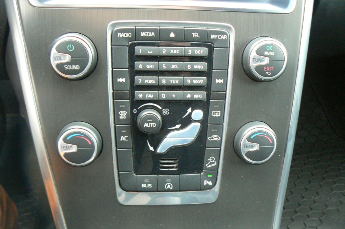 Volvo XC60 SUV 2,4 l 120 kw