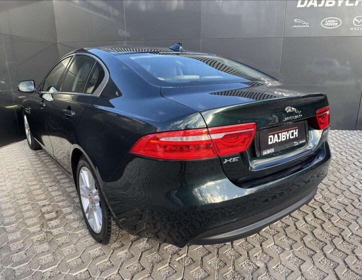 Jaguar XE 6