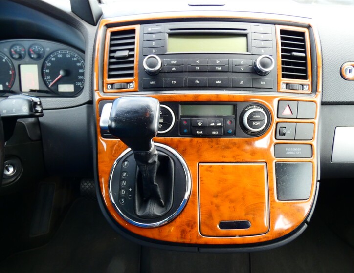 Volkswagen Multivan 8