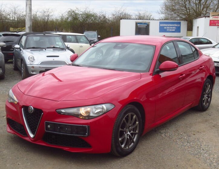 Alfa Romeo Giulia Sedan / Limuzína 2,1 l 110 kw