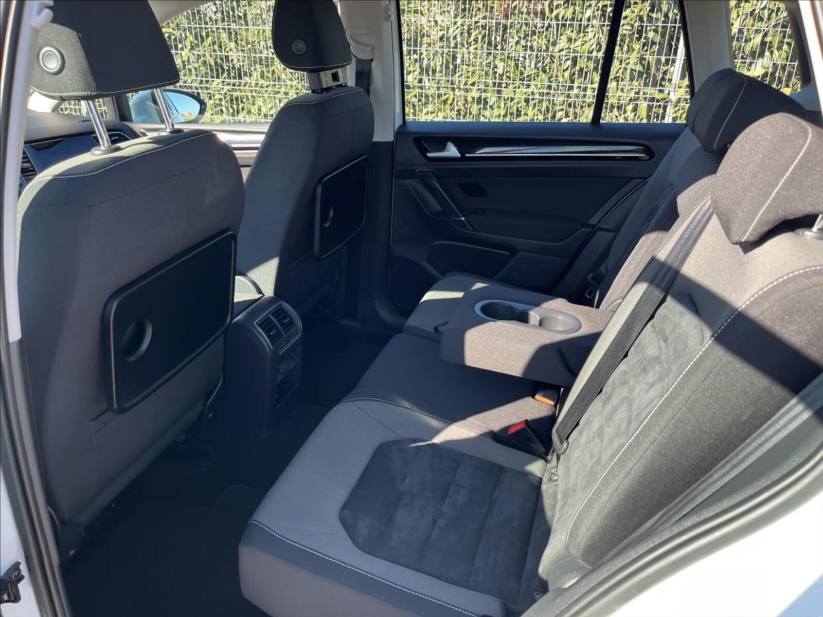 Volkswagen Golf Sportsvan 13