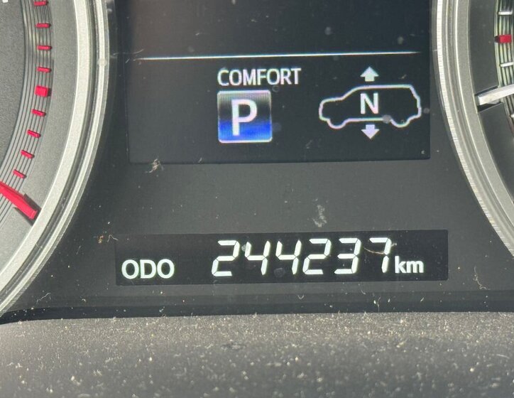 Toyota Land Cruiser SUV / Terénní 4,5 l 186 kw