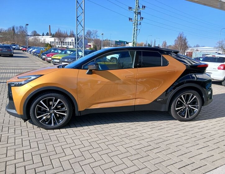 Toyota C-HR SUV / Terénní 2,0 l 112 kw
