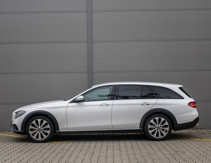 Mercedes-Benz Třídy E 8