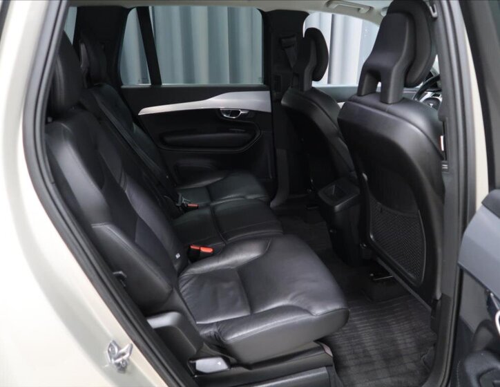 Volvo XC90 11