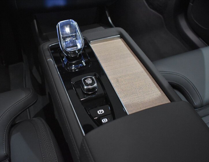 Volvo XC90 SUV / Terénní 2,0 l 228 kw