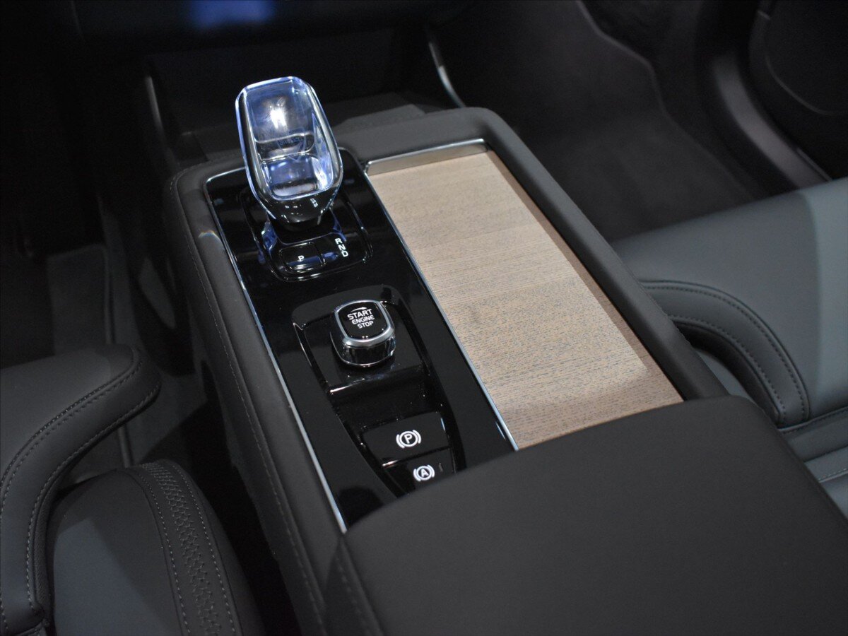 Volvo XC90 SUV / Terénní 2,0 l 228 kw