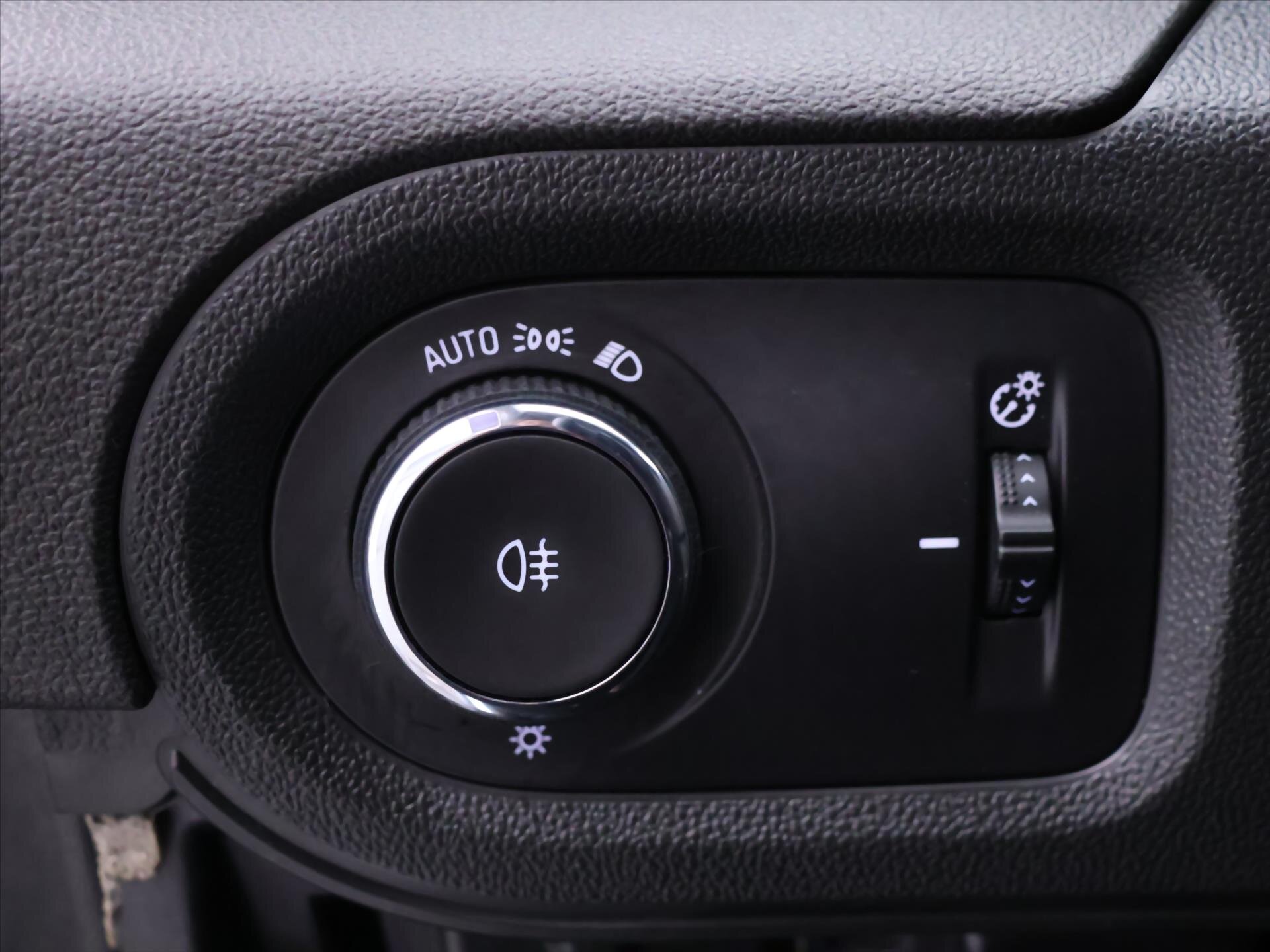 Opel Grandland X SUV 1,6 l 147 kw