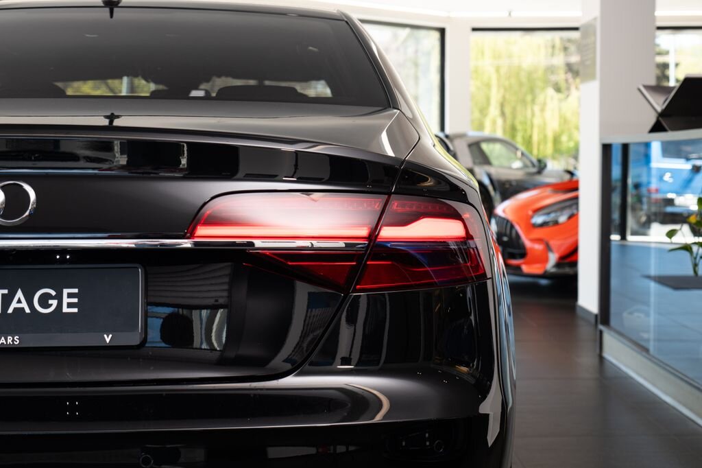 Audi S8 Sedan / Limuzína 4,0 l 382 kw