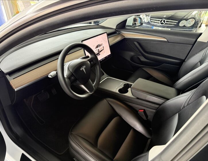 Tesla Model 3 Sedan 0,0 366 kw