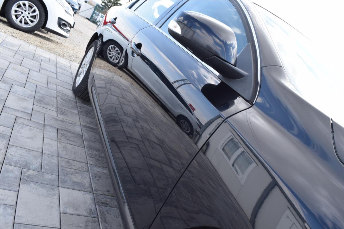 Renault Latitude Sedan / Limuzína 2,0 l 110 kw