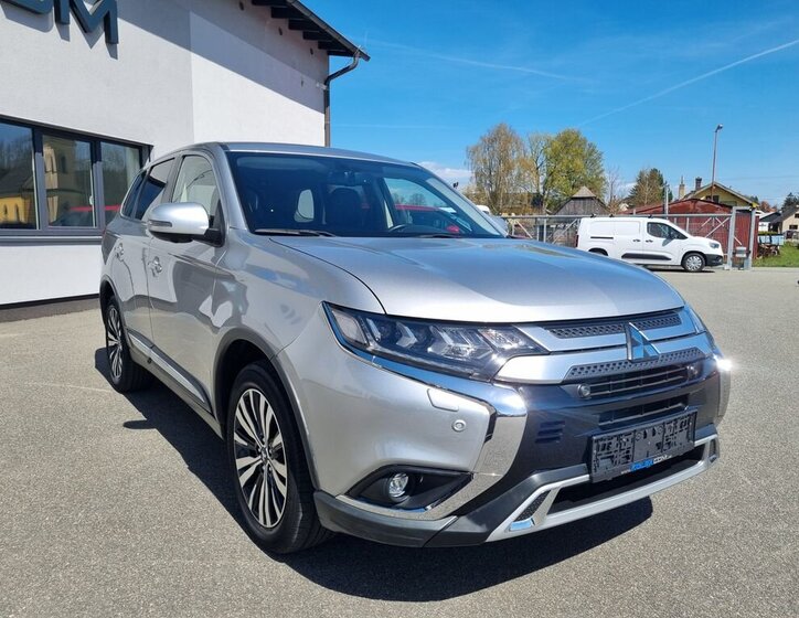 Mitsubishi Outlander SUV / Terénní 2,0 l 110 kw