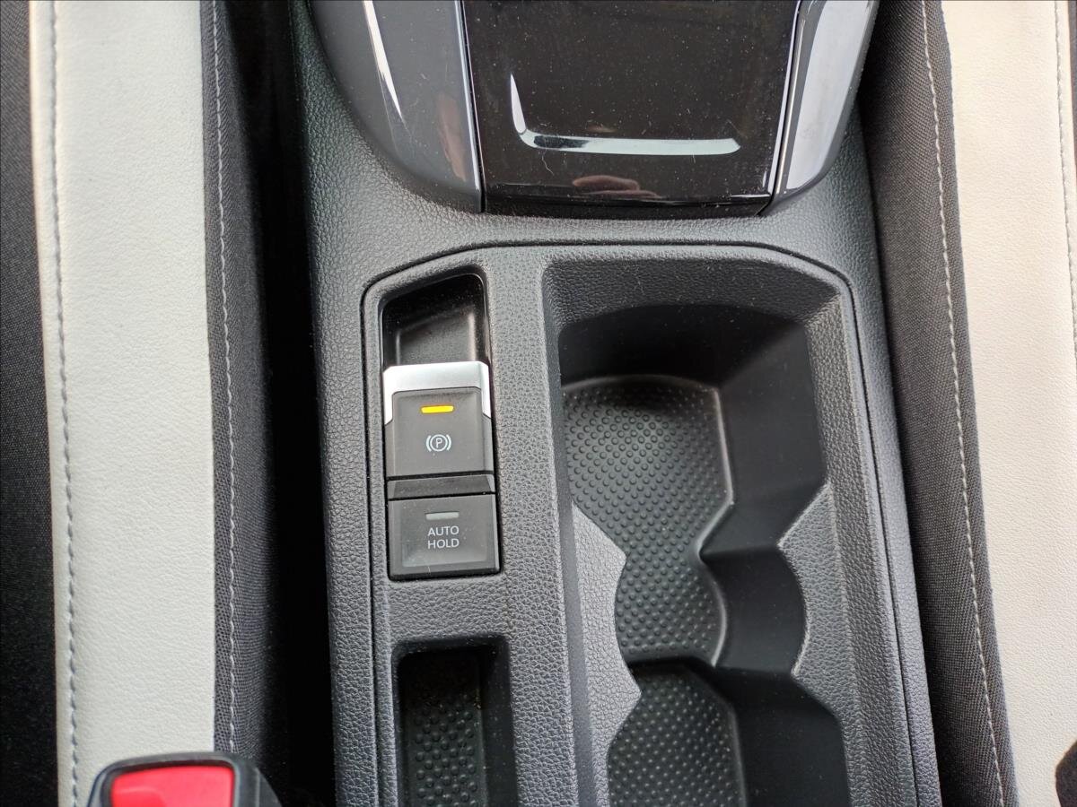 Volkswagen T-Roc SUV / Terénní 1,5 l 110 kw