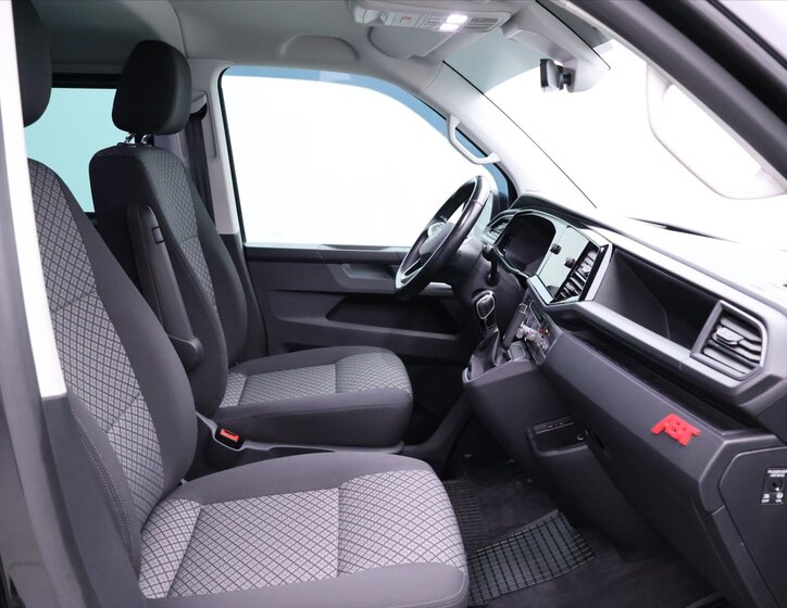 Volkswagen Multivan 12