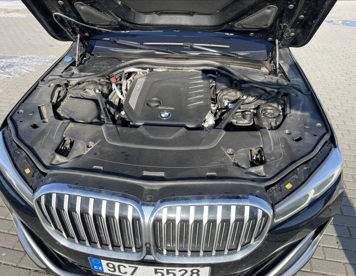 BMW Řada 7 Sedan 3,0 l 210 kw