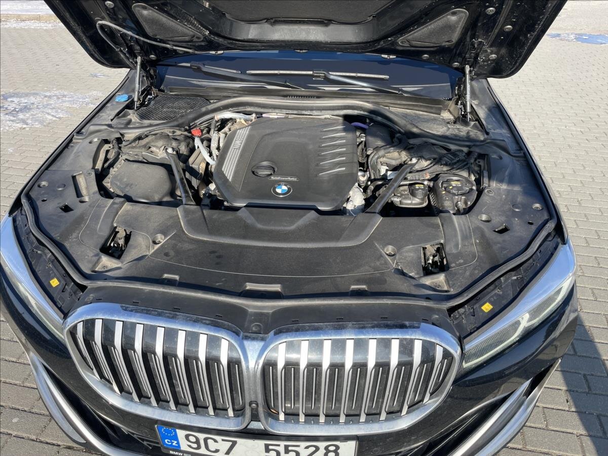 BMW Řada 7 Sedan 3,0 l 210 kw
