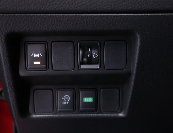 Nissan Qashqai SUV / Terénní 1,3 l 117 kw
