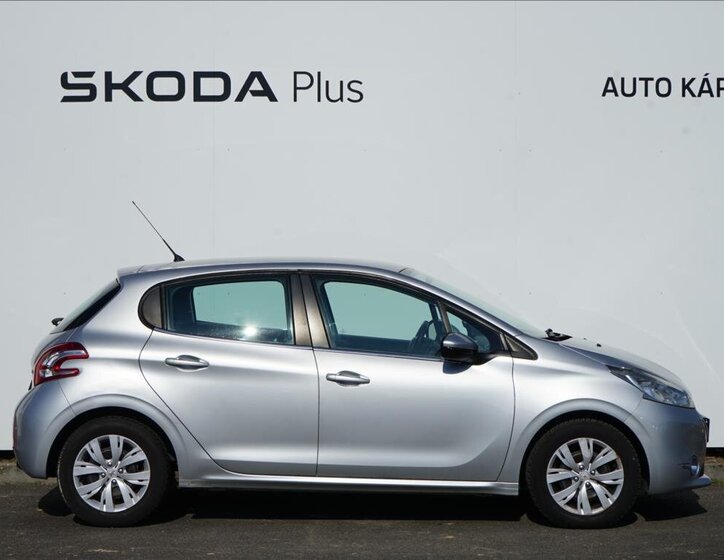 Peugeot 208 Hatchback 1,2 l 60 kw