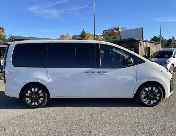 Hyundai Staria 5