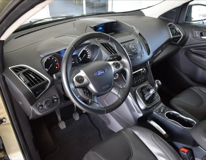 Ford Kuga SUV 1,5 l 110 kw